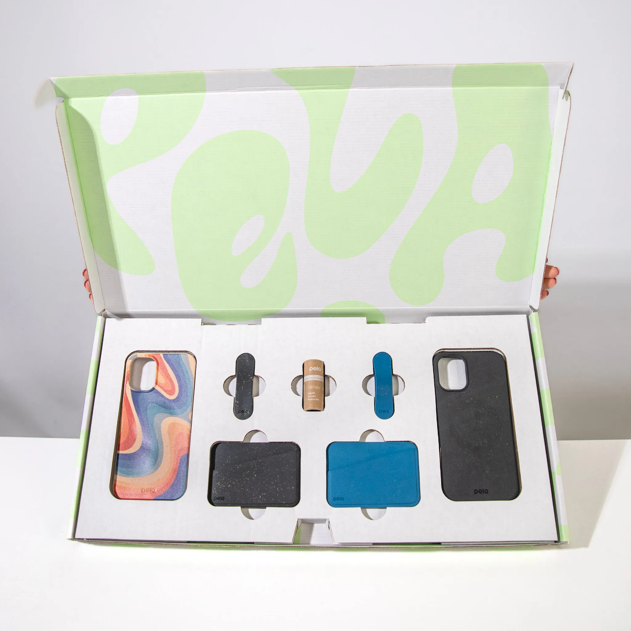 Wavy Classics iPhone 16 Gift Box